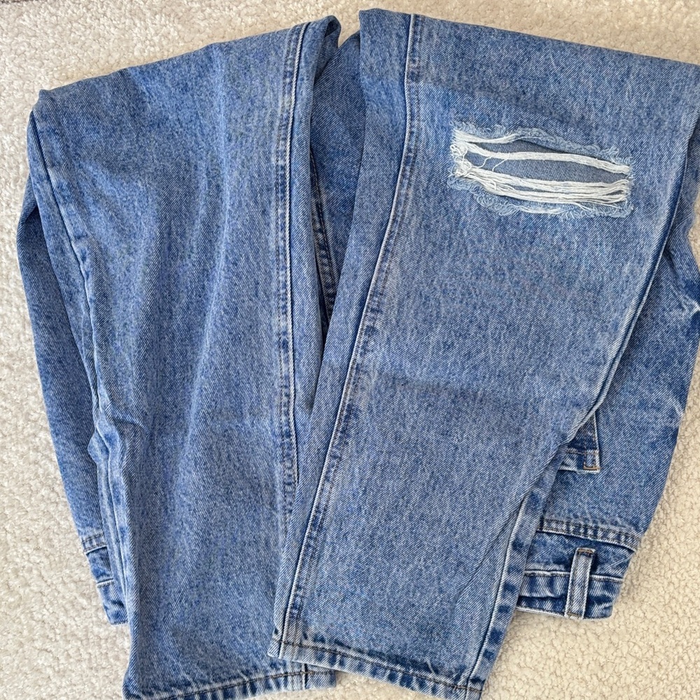 Missguided Blue High Rise Mom Jeans - Picture 5 of 6